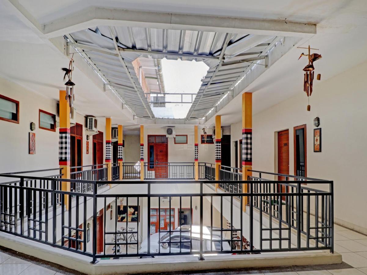تْشيريبون Capital O 90407 Wisma Bahtera Hotel المظهر الخارجي الصورة