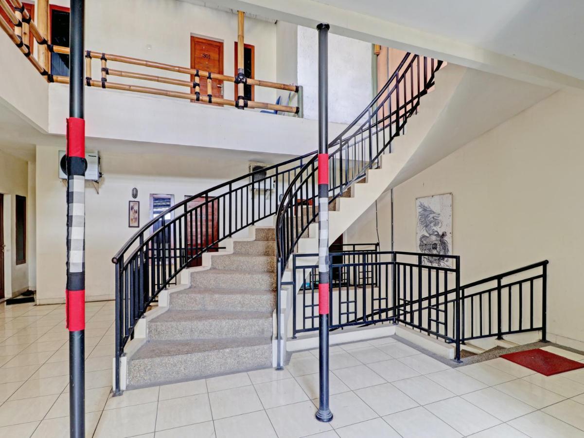 تْشيريبون Capital O 90407 Wisma Bahtera Hotel المظهر الخارجي الصورة