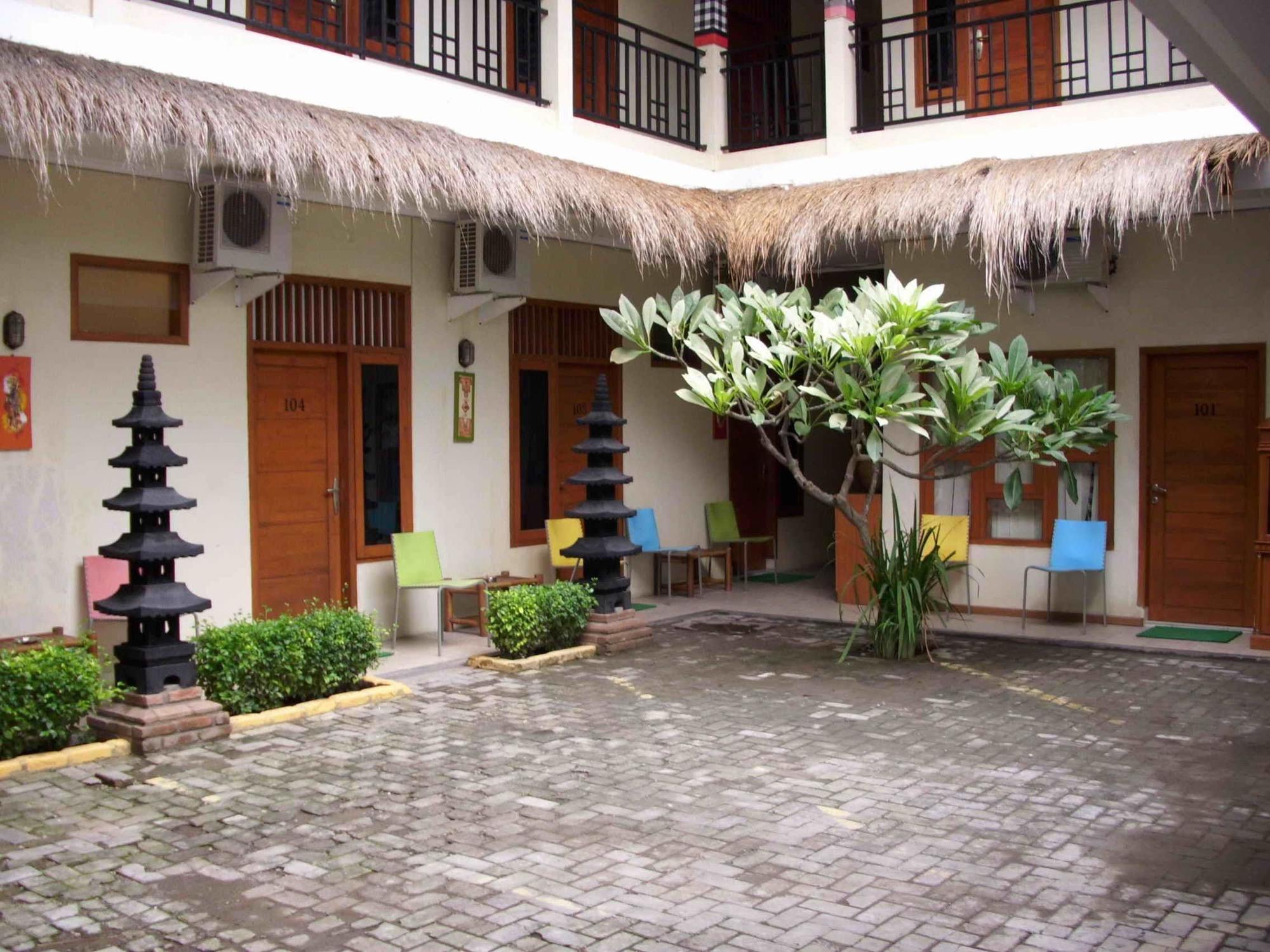 تْشيريبون Capital O 90407 Wisma Bahtera Hotel المظهر الخارجي الصورة